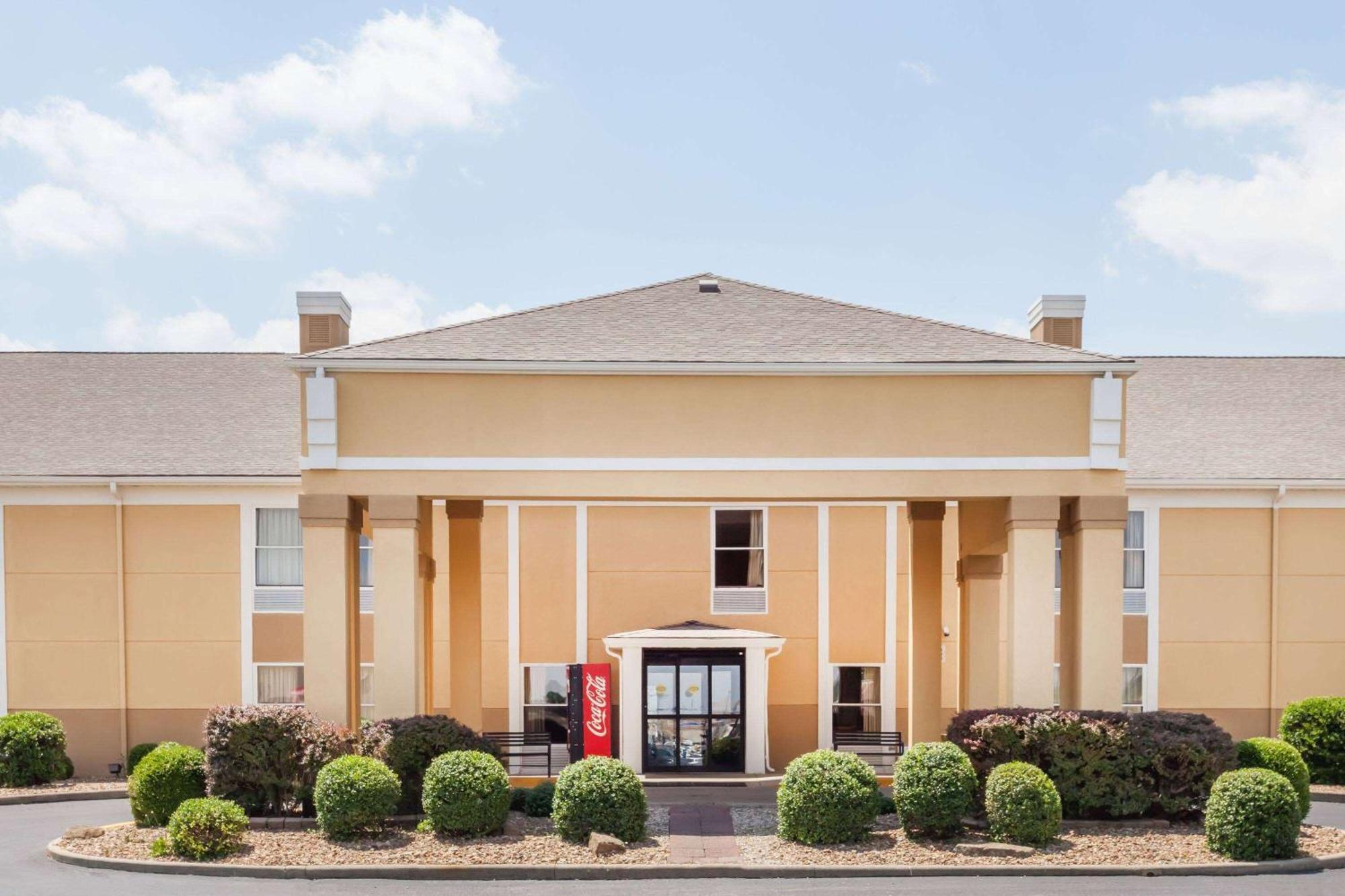 Super 8 By Wyndham Evansville North Stacer Zewnętrze zdjęcie